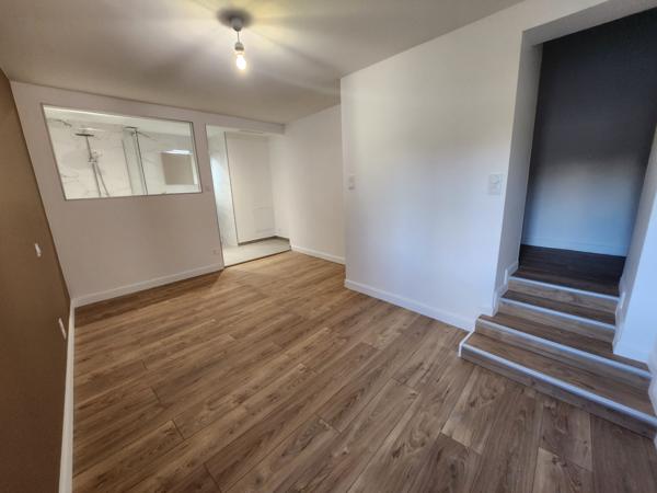 Luçon (85400) Maison de ville rénovée avec 5 chambres et garage.