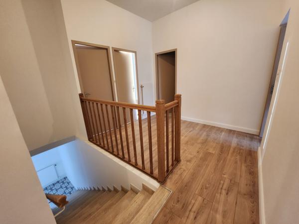 Luçon (85400) Maison de ville rénovée avec 5 chambres et garage.