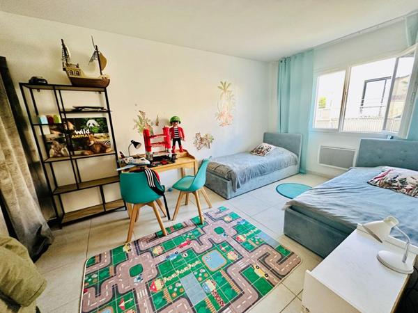 Villa Saint Hilaire De Brethmas 5 pièce(s) 114 m2 + Pool House