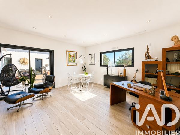 Maison à vendre 7 pièces 168,27 m² Nîmes