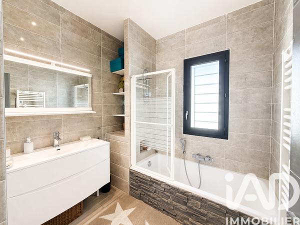 Maison à vendre 7 pièces 168,27 m² Nîmes