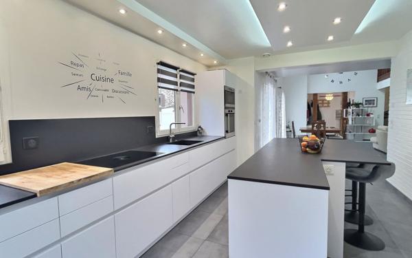 Maison à vendre    5 pièces •  La Ville-du-Bois