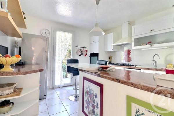 Maison à vendre  4 pièces - 110 m 2   FREJUS  - 83