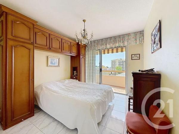 Appartement T3 à vendre  3 pièces - 64,50 m 2   FREJUS  - 83