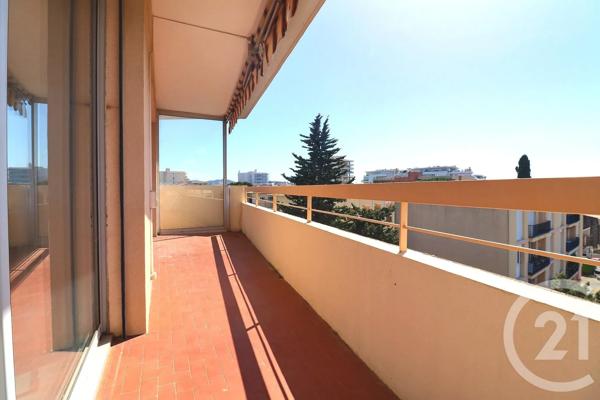 Appartement T3 à vendre  3 pièces - 64,50 m 2   FREJUS  - 83
