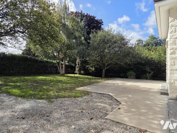 Maison entièrement rénovée en centre ville, 128 m² hab., 4 chambres, terrain de 1000m² env.