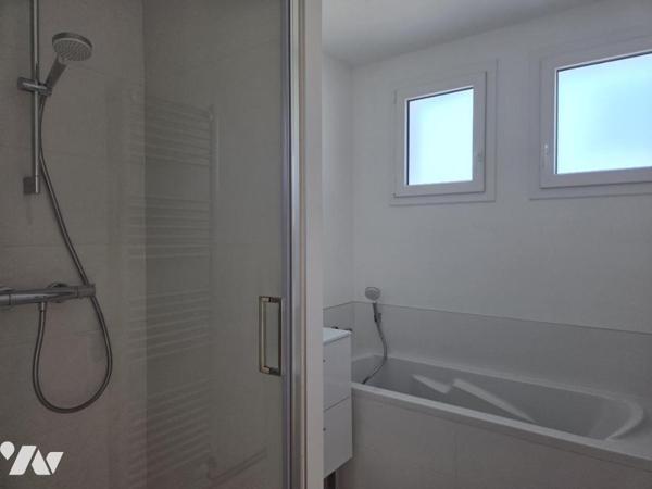 Maison entièrement rénovée en centre ville, 128 m² hab., 4 chambres, terrain de 1000m² env.