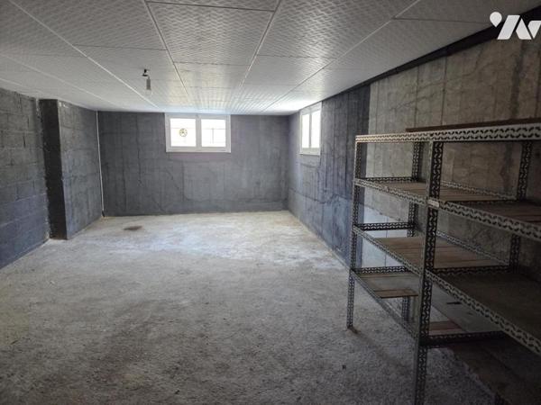 Maison entièrement rénovée en centre ville, 128 m² hab., 4 chambres, terrain de 1000m² env.