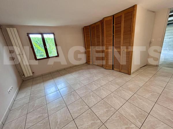 Maison de 115m² sur un terrain de 385m² sur sous sol total.