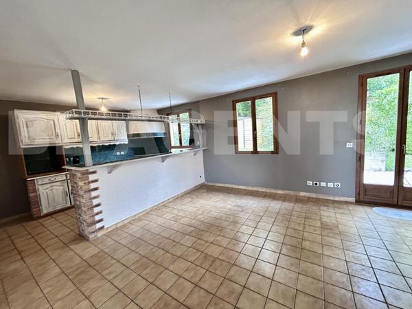 Maison de 115m² sur un terrain de 385m² sur sous sol total.