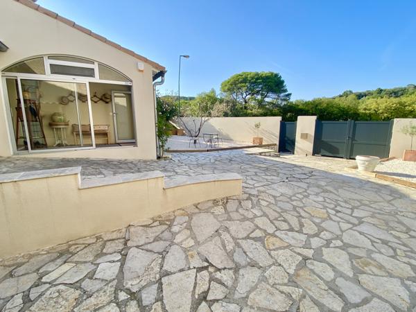 CLERMONT-L’HÉRAULT Villa 130m² 3Ch, Véranda + Garage + Cave + 479m² de Terrain