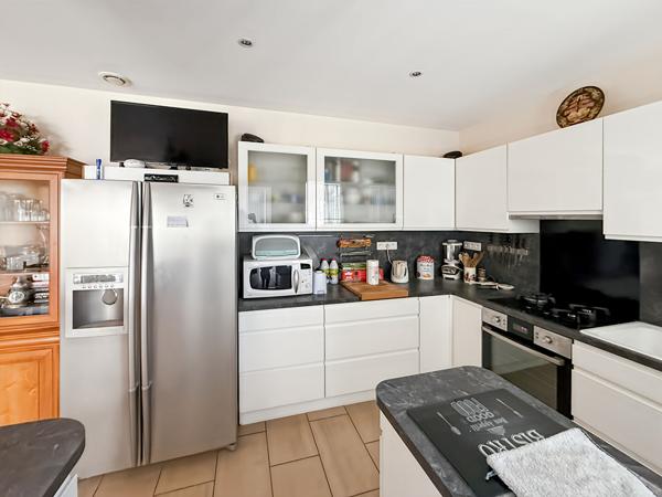 PESSAC  Alouette plain-pied en bon état avec jardin, garage