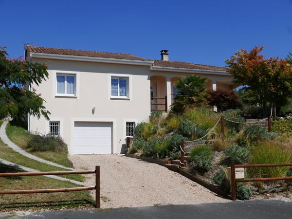 Saint-Astier (24110) Tous commerces à pied