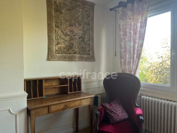 Maison de caractère dans quartier calme et verdoyant, proche commerces et mer