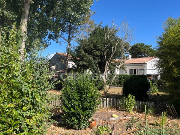 Maison de caractère dans quartier calme et verdoyant, proche commerces et mer