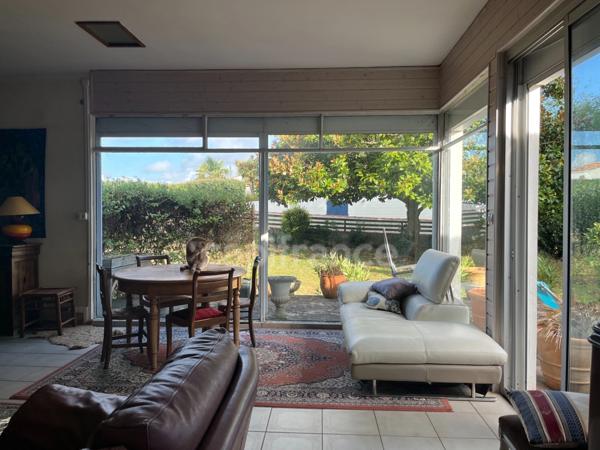 Maison de caractère dans quartier calme et verdoyant, proche commerces et mer