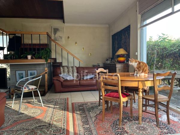 Maison de caractère dans quartier calme et verdoyant, proche commerces et mer