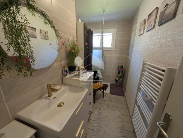 Maison de plain pied à vendre à Montpon-Ménestérol 3 pièces 78 m2