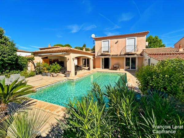 Maison de ville provençale à vendre 5 pièces DRAGUIGNAN (83) avec piscine et jardin arboré- 127,61 m2 loi Carrez - 470 000 € honnoraires d'agence inclus