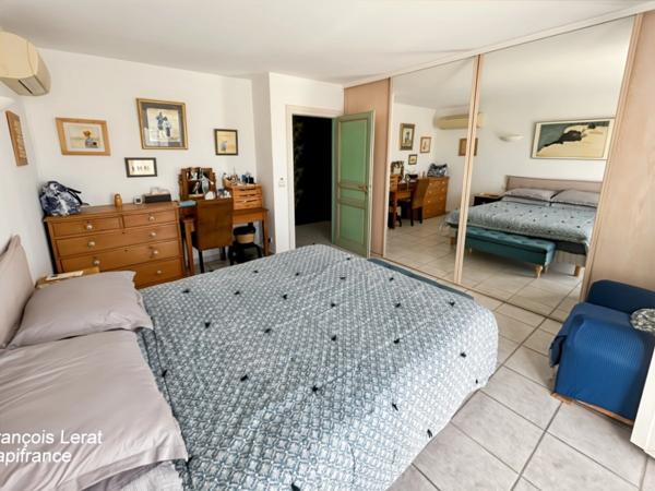 Maison de ville provençale à vendre 5 pièces DRAGUIGNAN (83) avec piscine et jardin arboré- 127,61 m2 loi Carrez - 470 000 € honnoraires d'agence inclus