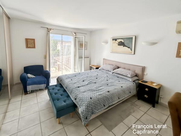 Maison de ville provençale à vendre 5 pièces DRAGUIGNAN (83) avec piscine et jardin arboré- 127,61 m2 loi Carrez - 470 000 € honnoraires d'agence inclus