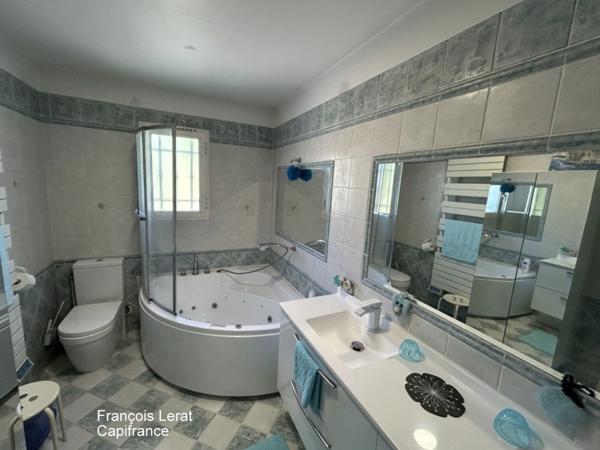 Maison de ville provençale à vendre 5 pièces DRAGUIGNAN (83) avec piscine et jardin arboré- 127,61 m2 loi Carrez - 470 000 € honnoraires d'agence inclus