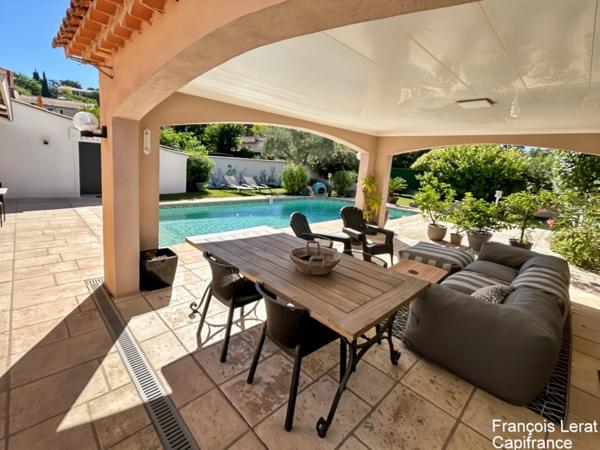 Maison de ville provençale à vendre 5 pièces DRAGUIGNAN (83) avec piscine et jardin arboré- 127,61 m2 loi Carrez - 470 000 € honnoraires d'agence inclus