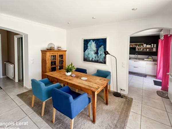Maison de ville provençale à vendre 5 pièces DRAGUIGNAN (83) avec piscine et jardin arboré- 127,61 m2 loi Carrez - 470 000 € honnoraires d'agence inclus