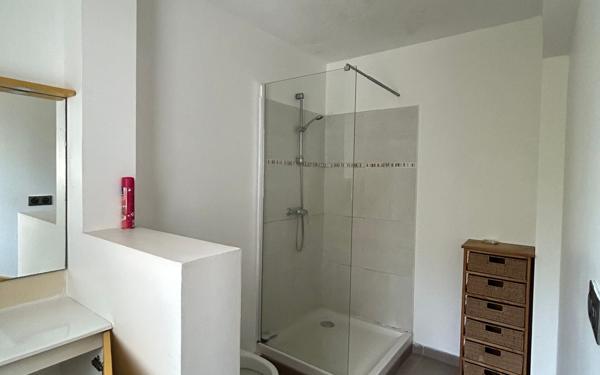 Appartement à louer    3 pièces •  Remire-Montjoly