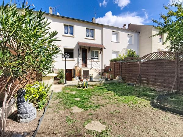 Maison
         4 pièces
        - 70 m² Exclusivité 285 000 € *