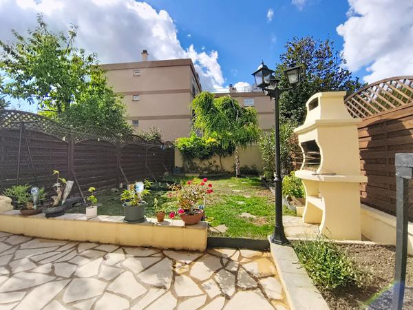 Maison
         4 pièces
        - 70 m² Exclusivité 285 000 € *