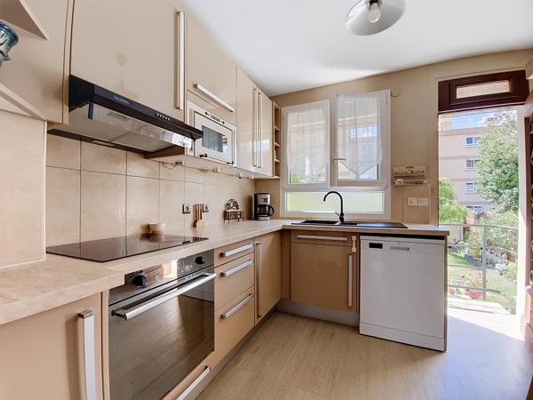 Maison
         4 pièces
        - 70 m² Exclusivité 285 000 € *