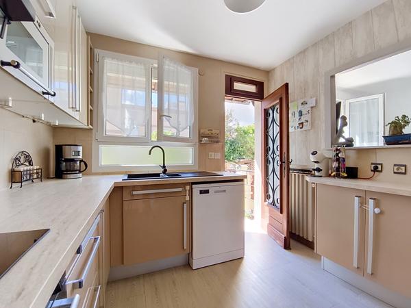 Maison
         4 pièces
        - 70 m² Exclusivité 285 000 € *