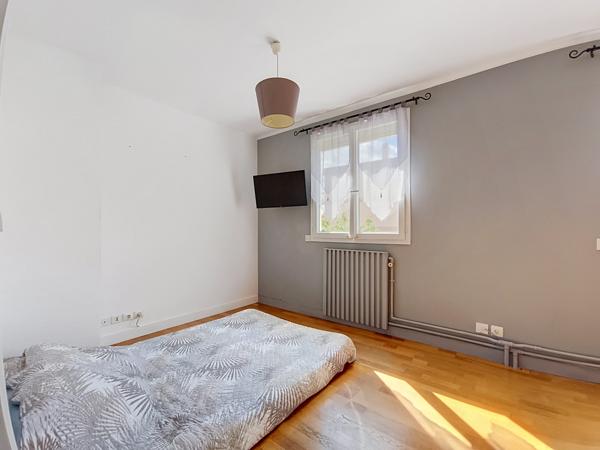 Maison
         4 pièces
        - 70 m² Exclusivité 285 000 € *