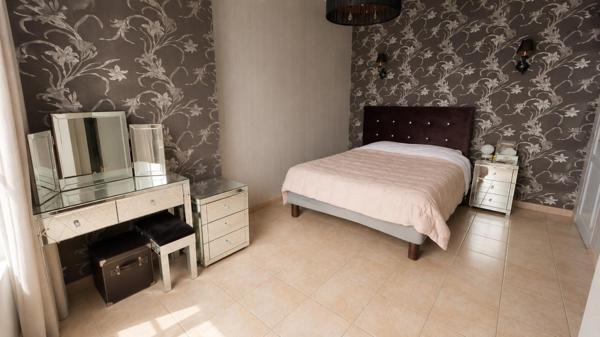 Maison de maître de 246 m² sur 608 m² de terrain, centre ville de Sanary