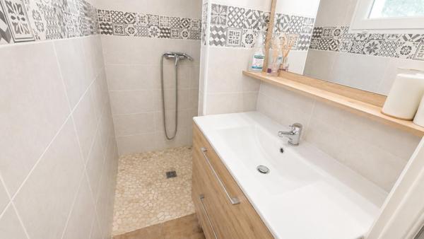 Maison de maître de 246 m² sur 608 m² de terrain, centre ville de Sanary