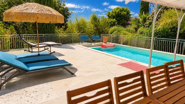 Maison de maître de 246 m² sur 608 m² de terrain, centre ville de Sanary