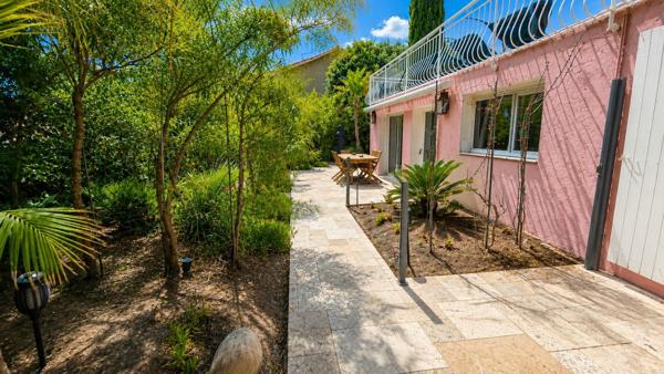 Maison de maître de 246 m² sur 608 m² de terrain, centre ville de Sanary