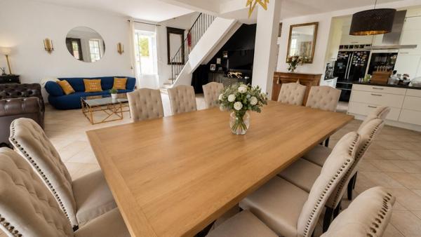 Maison de maître de 246 m² sur 608 m² de terrain, centre ville de Sanary