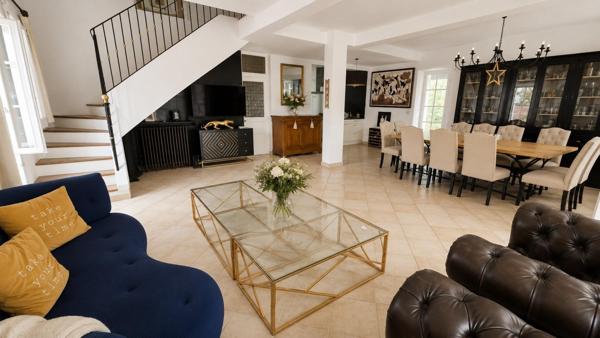 Maison de maître de 246 m² sur 608 m² de terrain, centre ville de Sanary