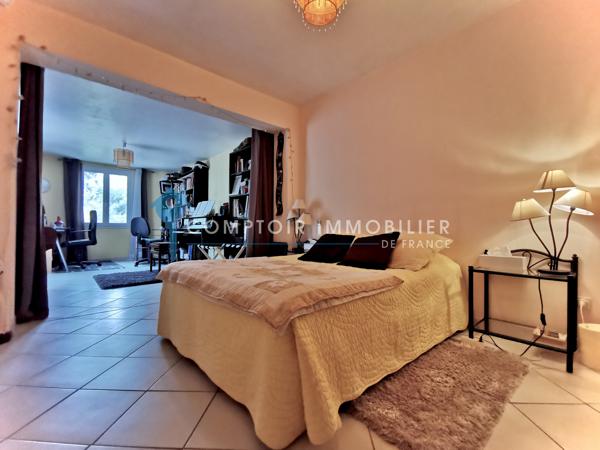 Villa
                                                                                                                                                                                                                                                                                                                        6 pièce(s)                                                                                                                                                                                                          5 chambre(s)                                                                                                                                                                                                          150  m²