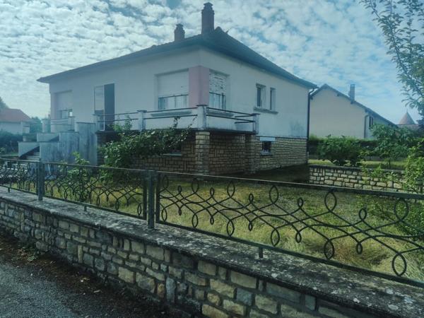 Maison lumineuse sur sous sol