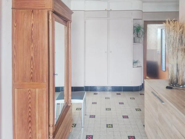 Maison lumineuse sur sous sol