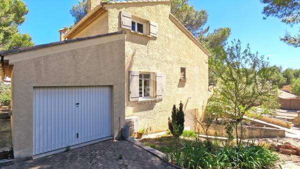 CHATEAURENARD - Maison traditionnelle avec grand garage