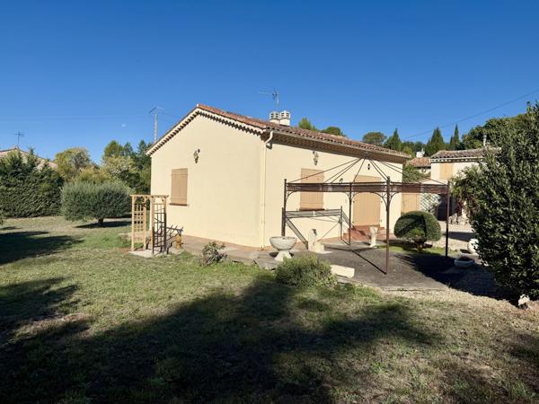 Maison individuelle–Grand terrain plat avec dépendances