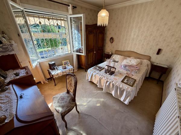 Maison individuelle–Grand terrain plat avec dépendances