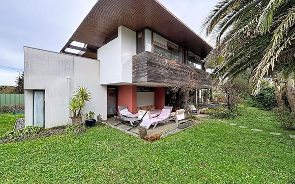 Maison à vendre    5 pièces • 158 m2 Anglet