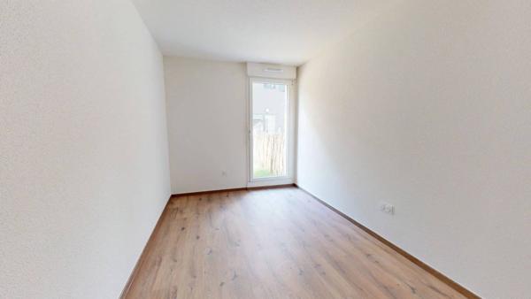 Grand F4 neuf en rez-de-jardin avec 200 m² de jardin et cave