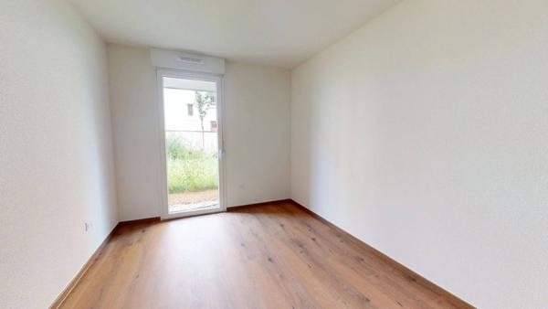 Grand F4 neuf en rez-de-jardin avec 200 m² de jardin et cave