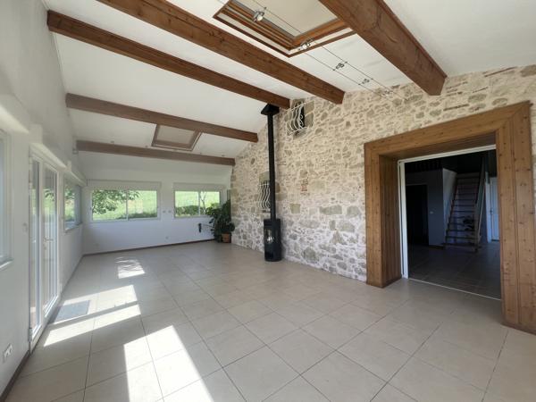 Maison T4 de 142m² avec abri voiture sur un terrain de 400m²